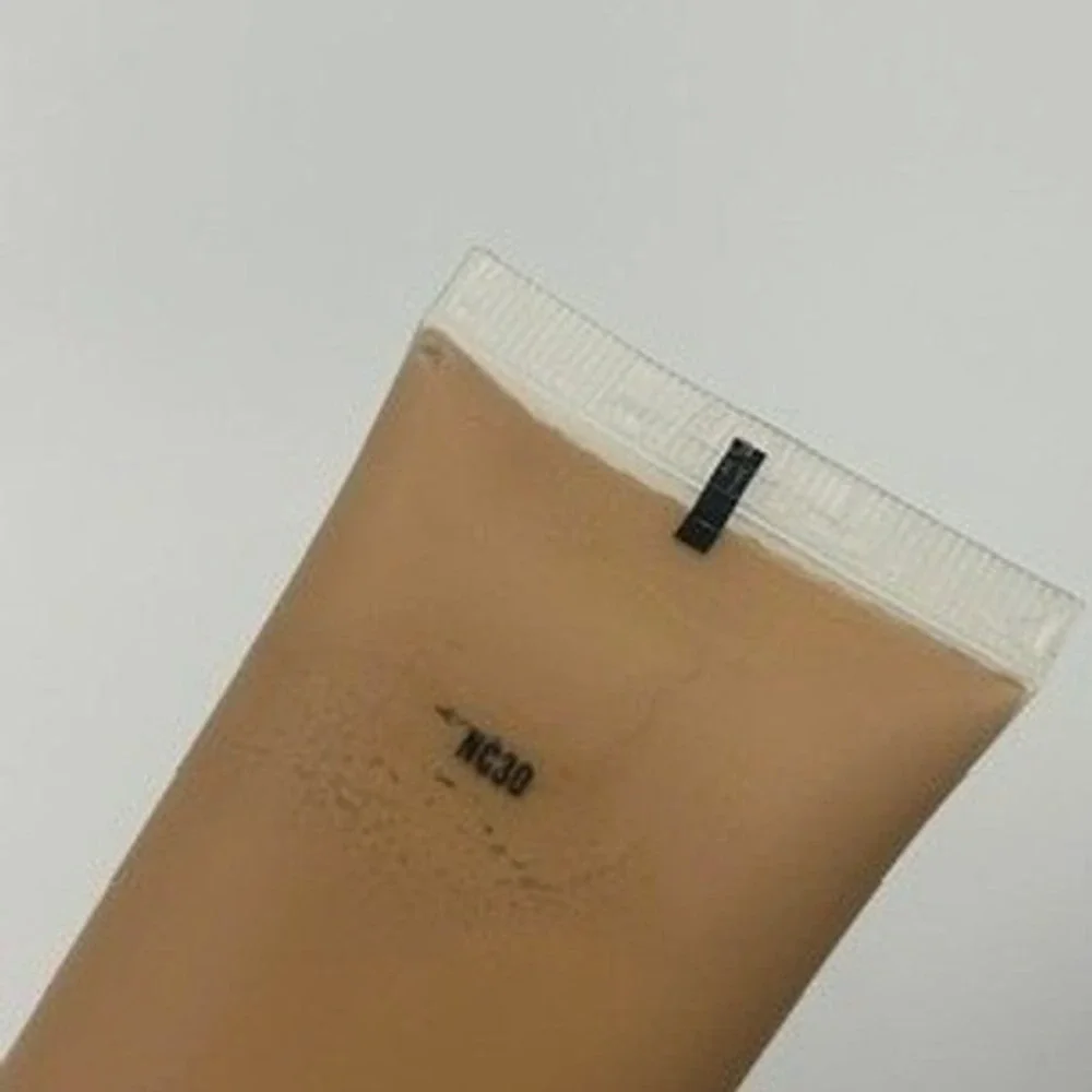 MAC Studio Sculpt Foundation NC30 40ml SPF 15 New Gel-Cream Satin Finish